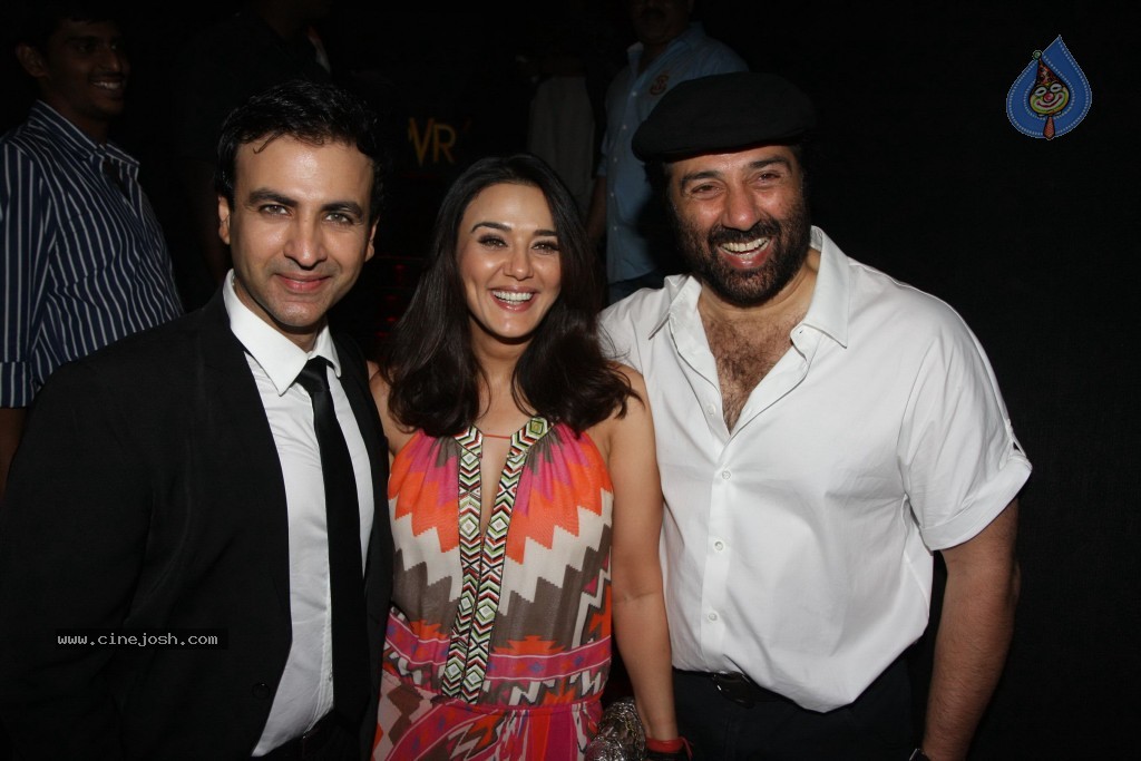 Bolly Celebs at Ishkq in Paris Premiere - 40 / 75 photos