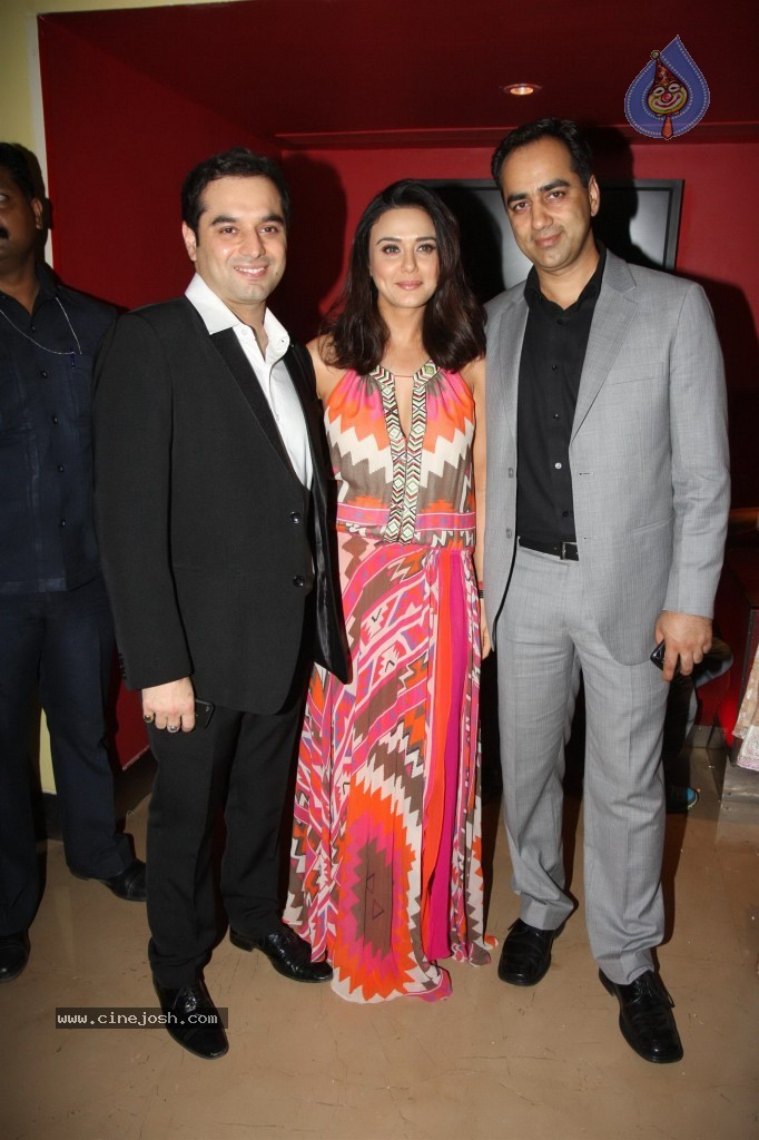 Bolly Celebs at Ishkq in Paris Premiere - 49 / 75 photos
