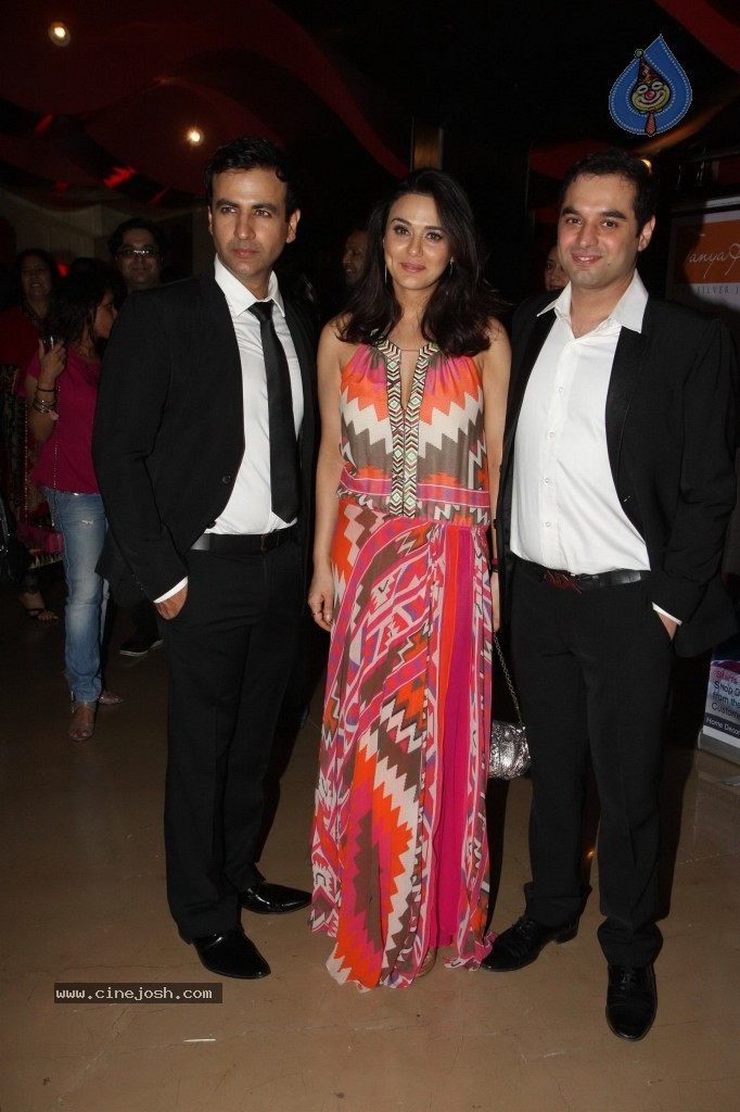 Bolly Celebs at Ishkq in Paris Premiere - 58 / 75 photos