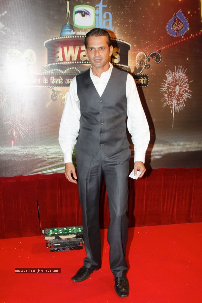 Bolly Celebs at ITA Awards - 15 / 99 photos