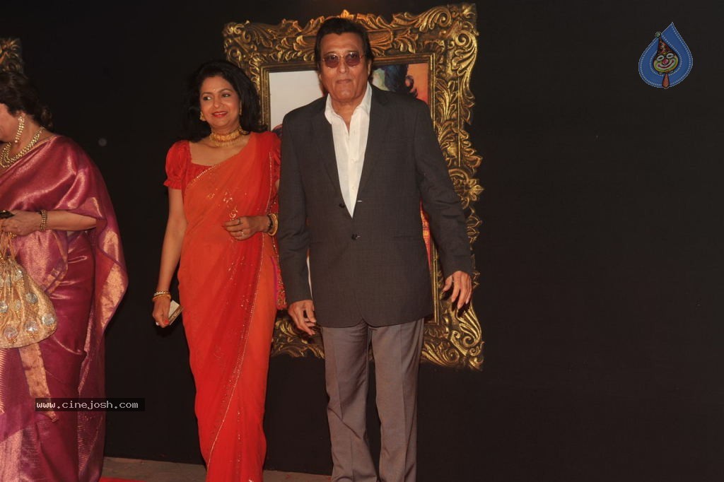 Bolly Celebs at JAB TAK HAI JAAN Premiere - 2 / 190 photos