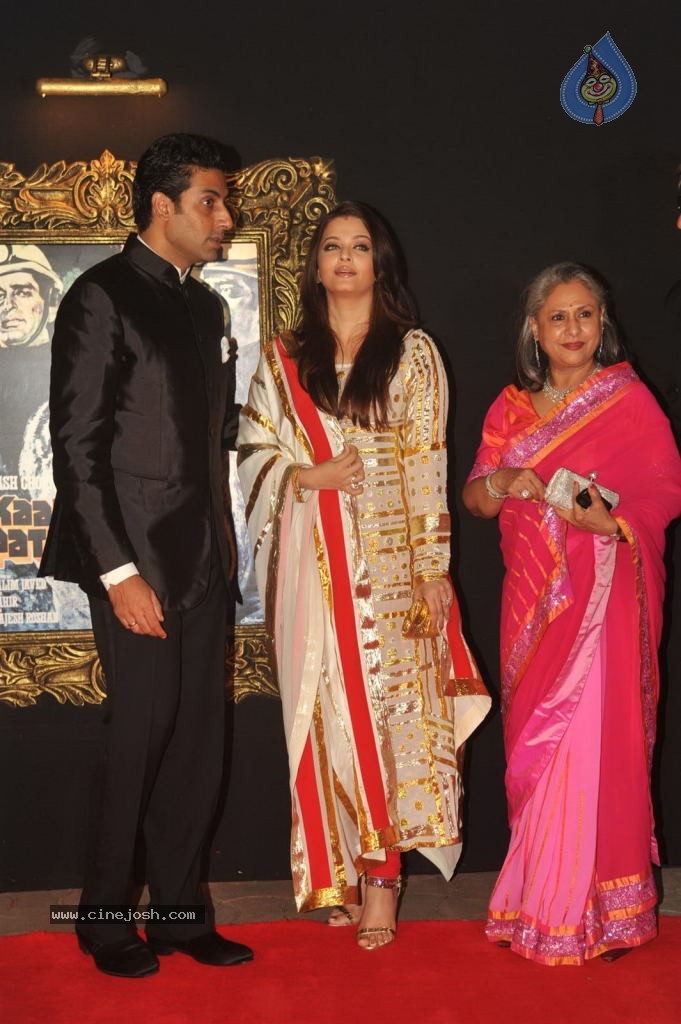 Bolly Celebs at JAB TAK HAI JAAN Premiere - 5 / 190 photos