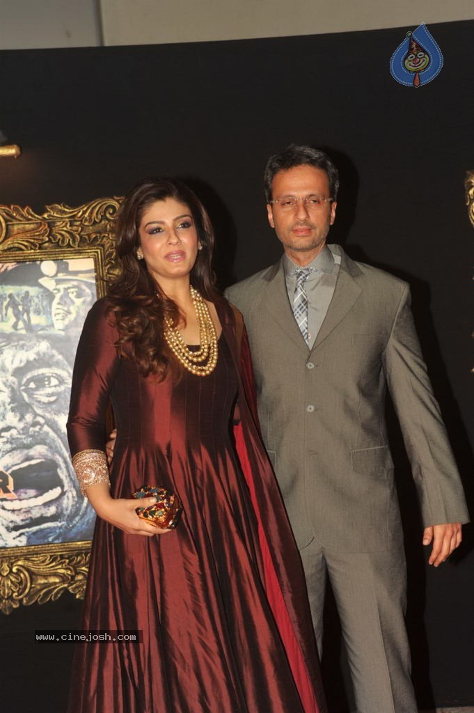 Bolly Celebs at JAB TAK HAI JAAN Premiere - 15 / 190 photos