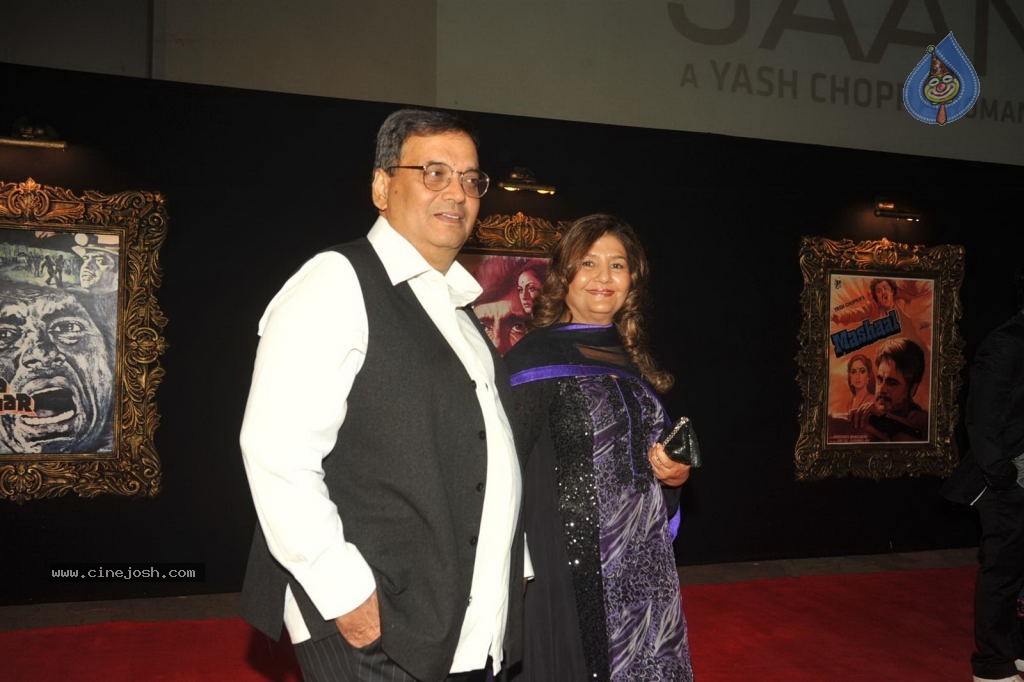 Bolly Celebs at JAB TAK HAI JAAN Premiere - 17 / 190 photos