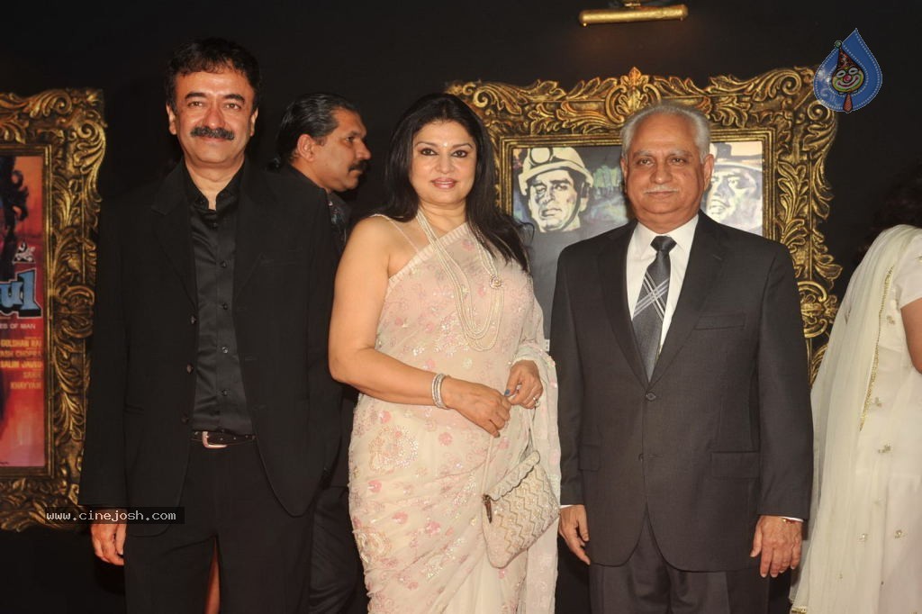Bolly Celebs at JAB TAK HAI JAAN Premiere - 19 / 190 photos