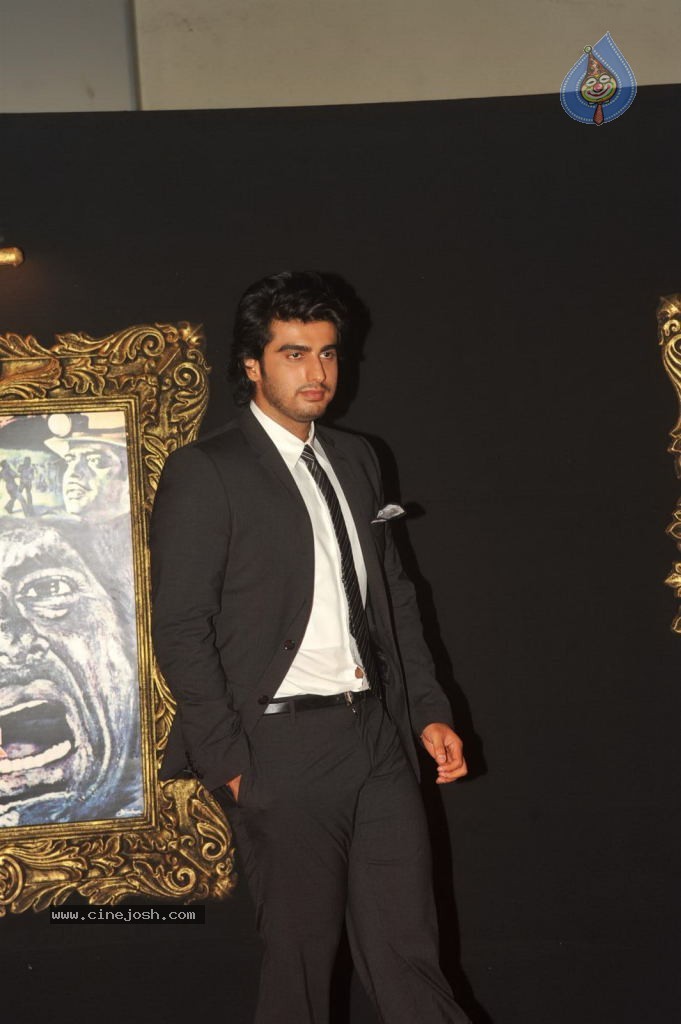 Bolly Celebs at JAB TAK HAI JAAN Premiere - 31 / 190 photos