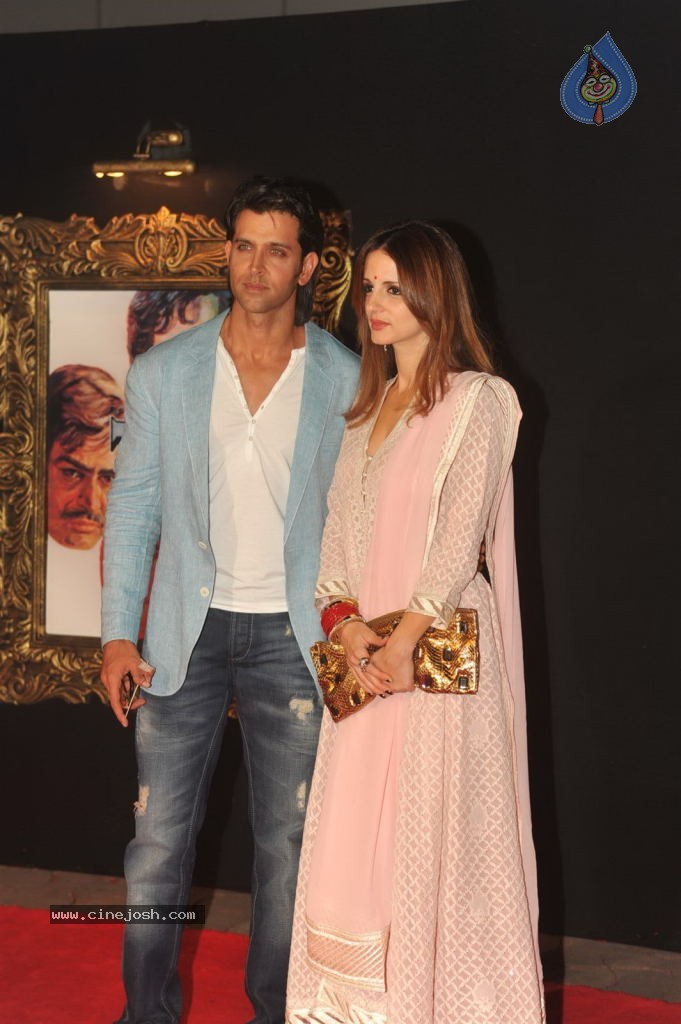 Bolly Celebs at JAB TAK HAI JAAN Premiere - 33 / 190 photos