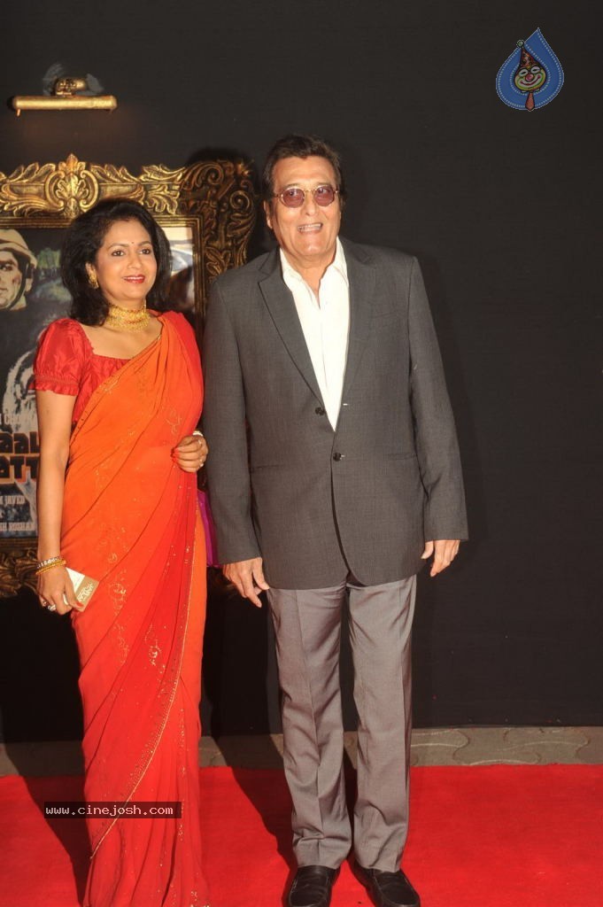 Bolly Celebs at JAB TAK HAI JAAN Premiere - 34 / 190 photos