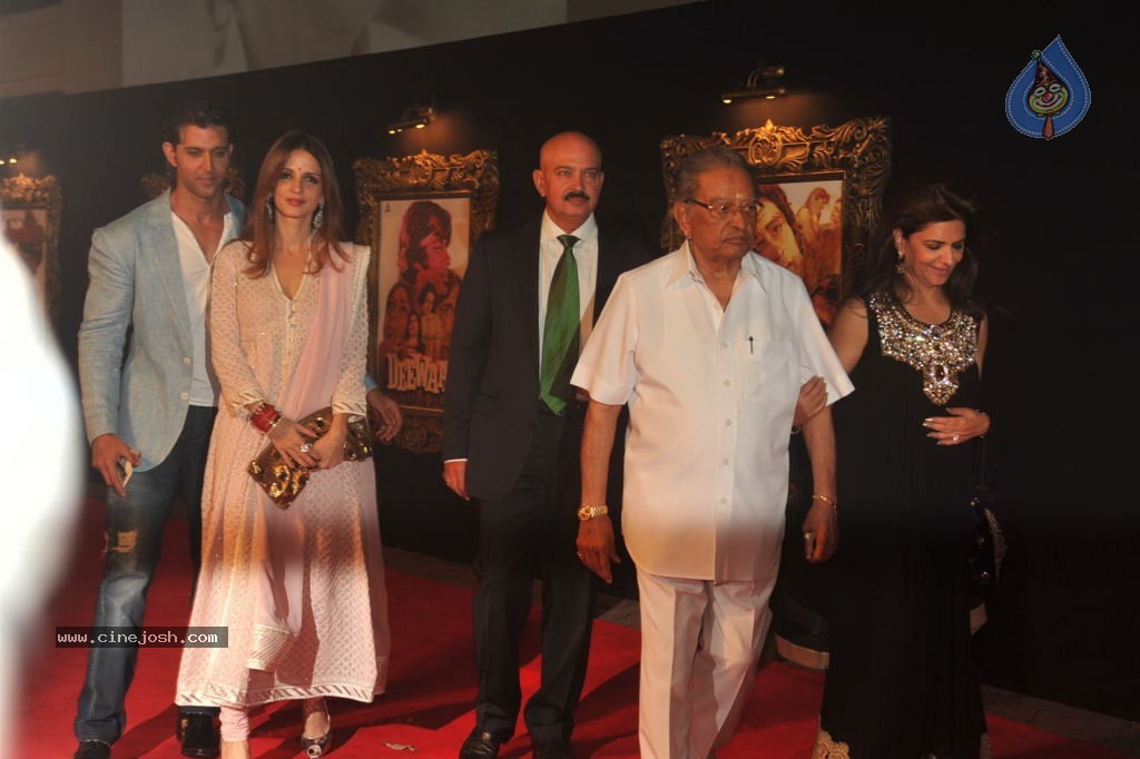 Bolly Celebs at JAB TAK HAI JAAN Premiere - 43 / 190 photos