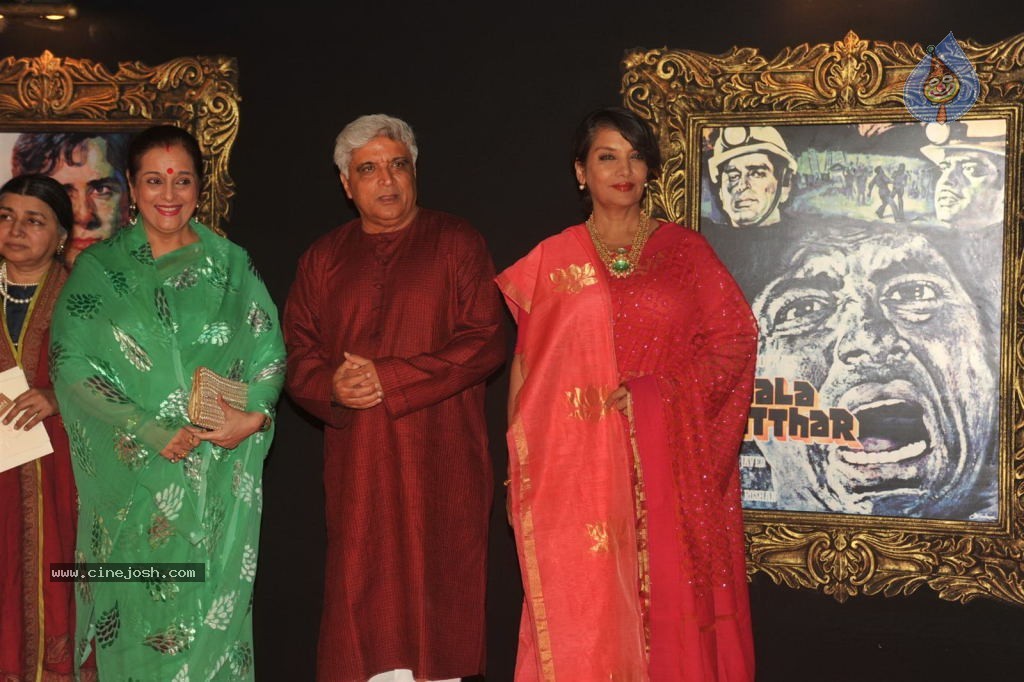 Bolly Celebs at JAB TAK HAI JAAN Premiere - 49 / 190 photos