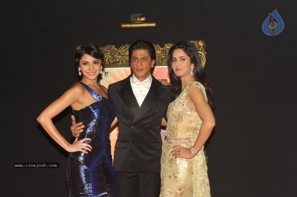 Bolly Celebs at JAB TAK HAI JAAN Premiere - 54 / 190 photos