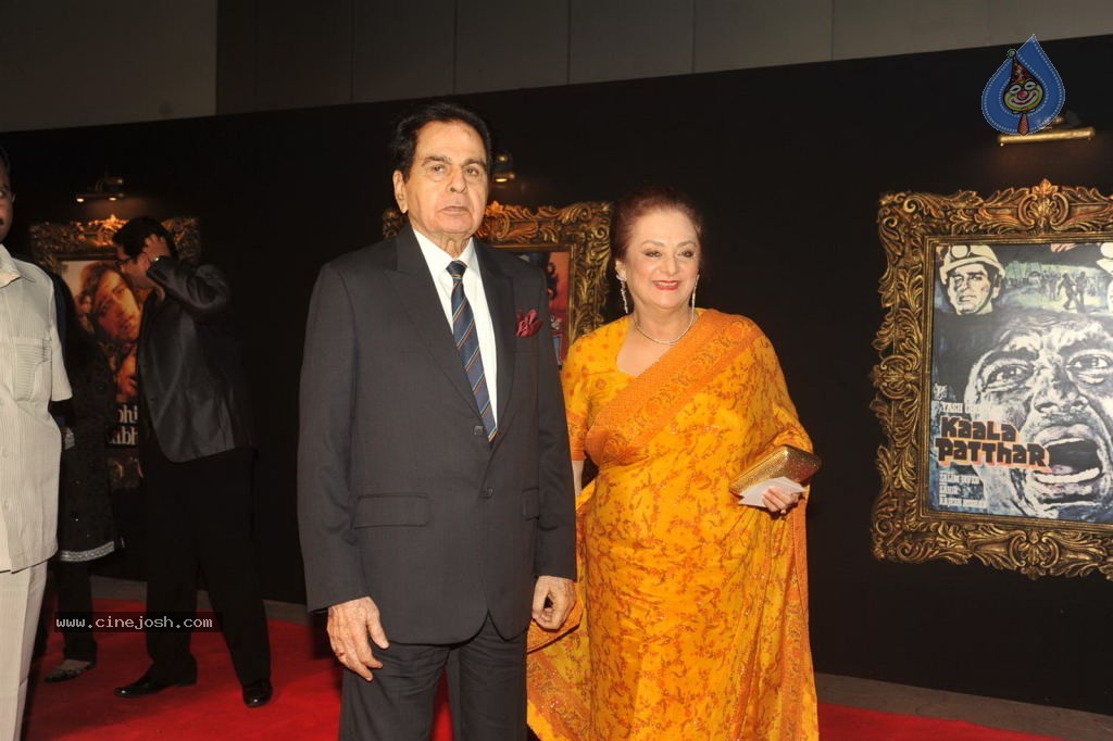 Bolly Celebs at JAB TAK HAI JAAN Premiere - 58 / 190 photos