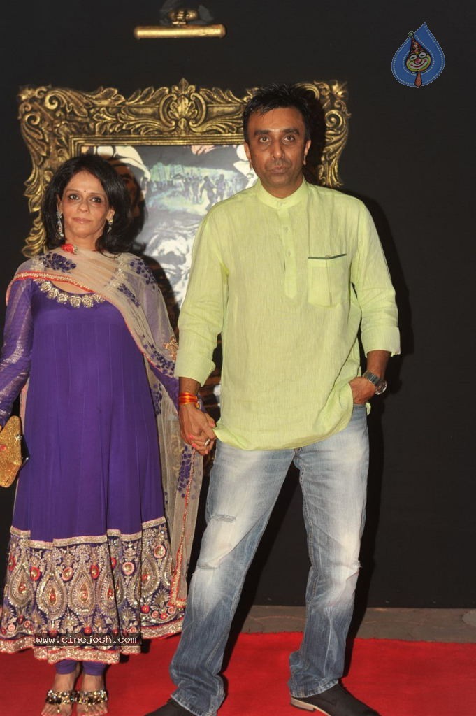 Bolly Celebs at JAB TAK HAI JAAN Premiere - 67 / 190 photos