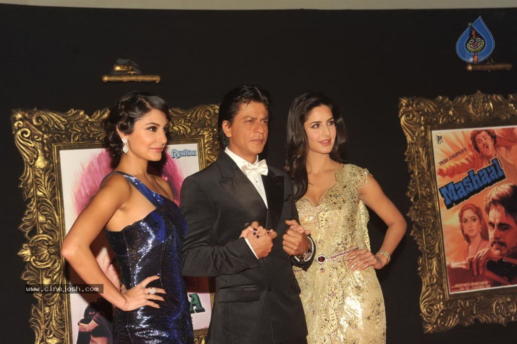 Bolly Celebs at JAB TAK HAI JAAN Premiere - 71 / 190 photos