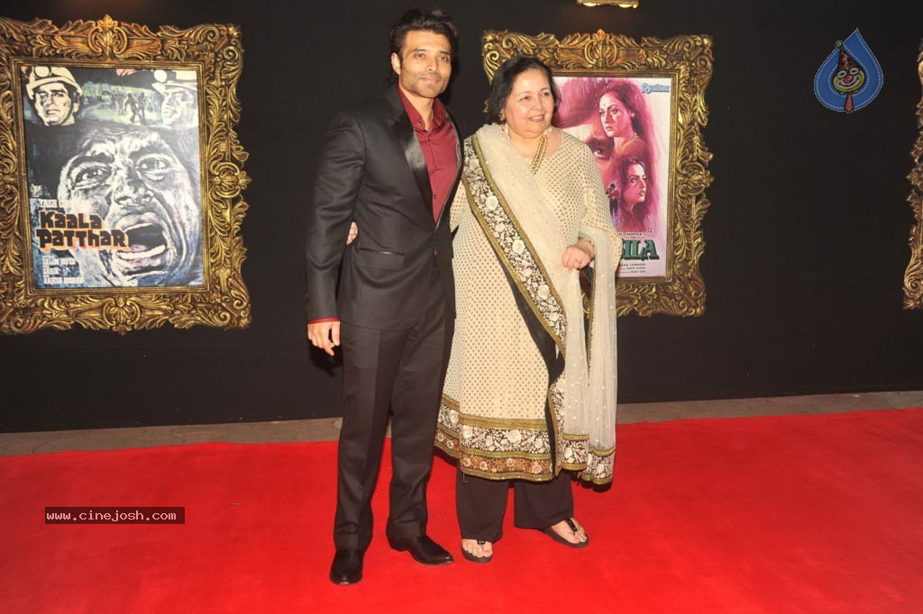 Bolly Celebs at JAB TAK HAI JAAN Premiere - 82 / 190 photos