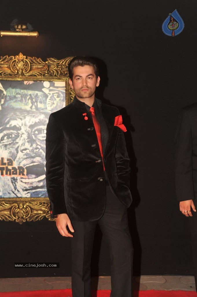 Bolly Celebs at JAB TAK HAI JAAN Premiere - 88 / 190 photos