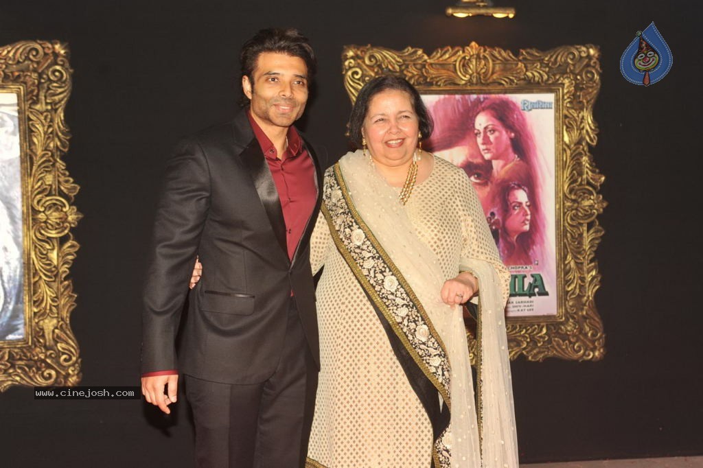 Bolly Celebs at JAB TAK HAI JAAN Premiere - 101 / 190 photos