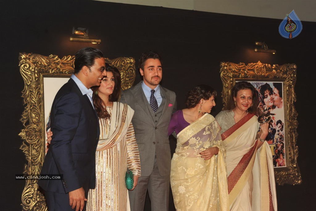Bolly Celebs at JAB TAK HAI JAAN Premiere - 113 / 190 photos