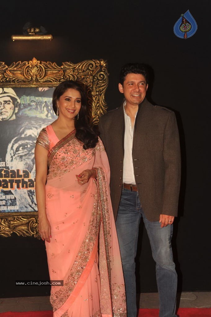 Bolly Celebs at JAB TAK HAI JAAN Premiere - 117 / 190 photos