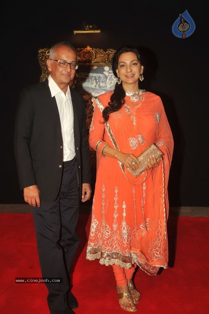 Bolly Celebs at JAB TAK HAI JAAN Premiere - 118 / 190 photos