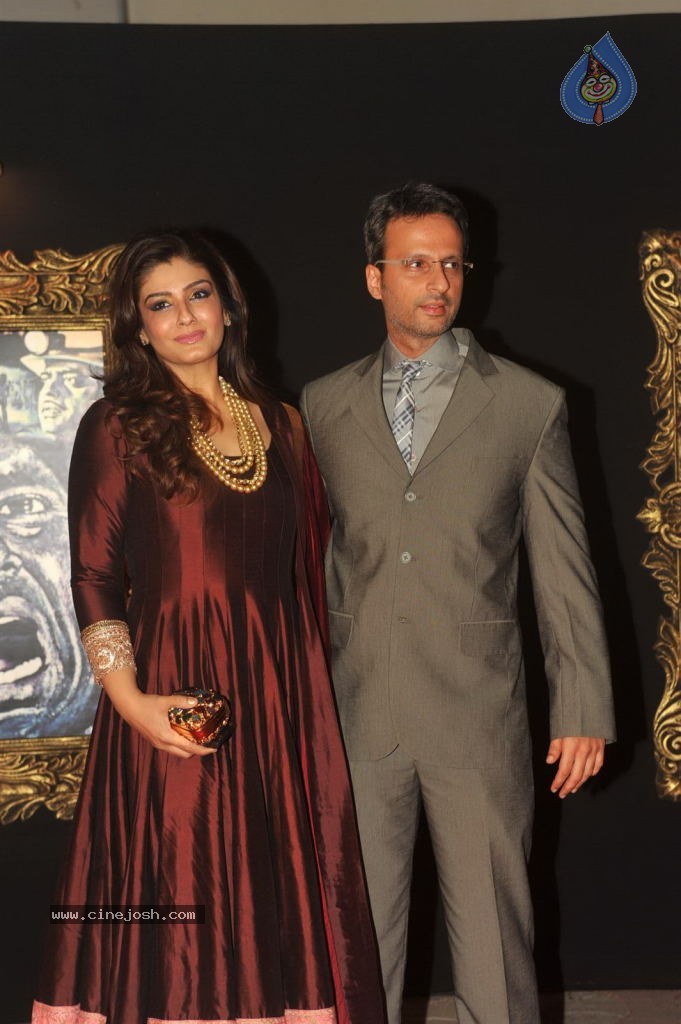 Bolly Celebs at JAB TAK HAI JAAN Premiere - 136 / 190 photos