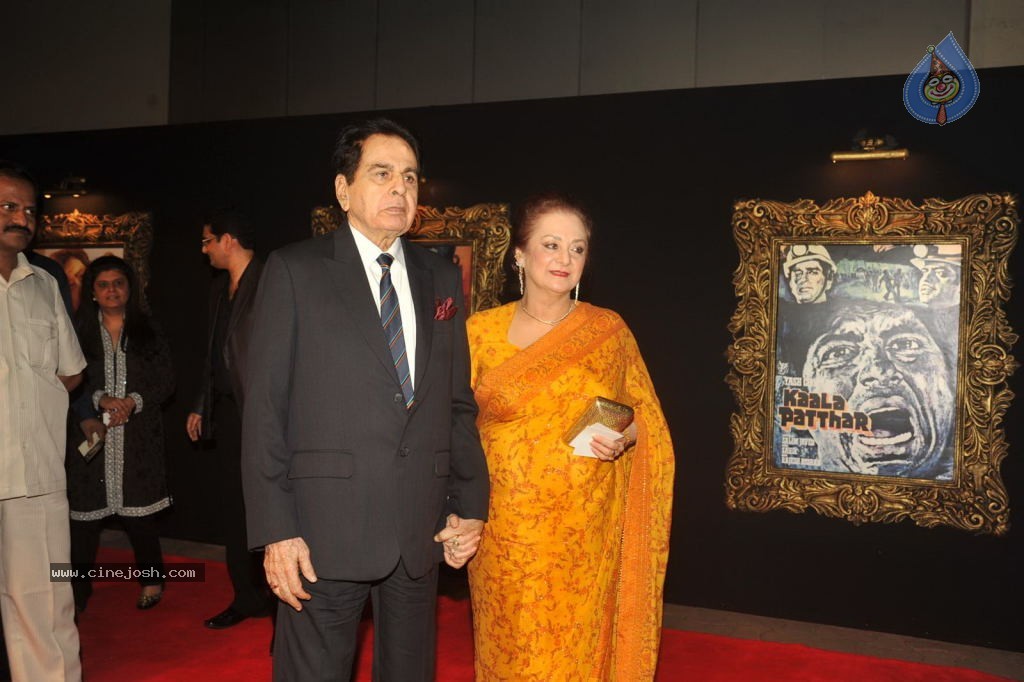 Bolly Celebs at JAB TAK HAI JAAN Premiere - 145 / 190 photos