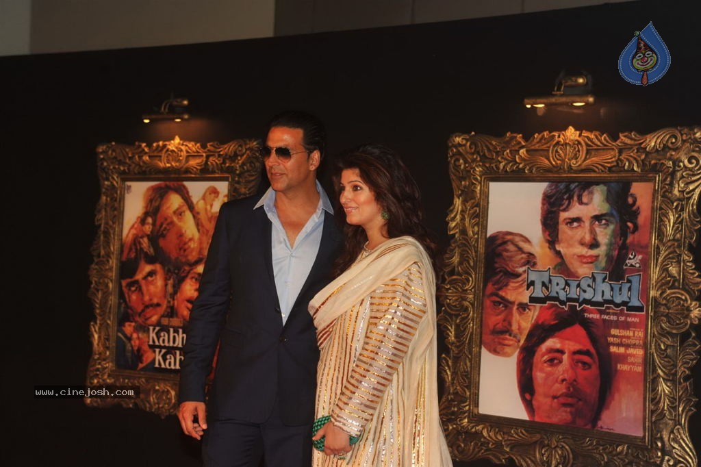 Bolly Celebs at JAB TAK HAI JAAN Premiere - 157 / 190 photos