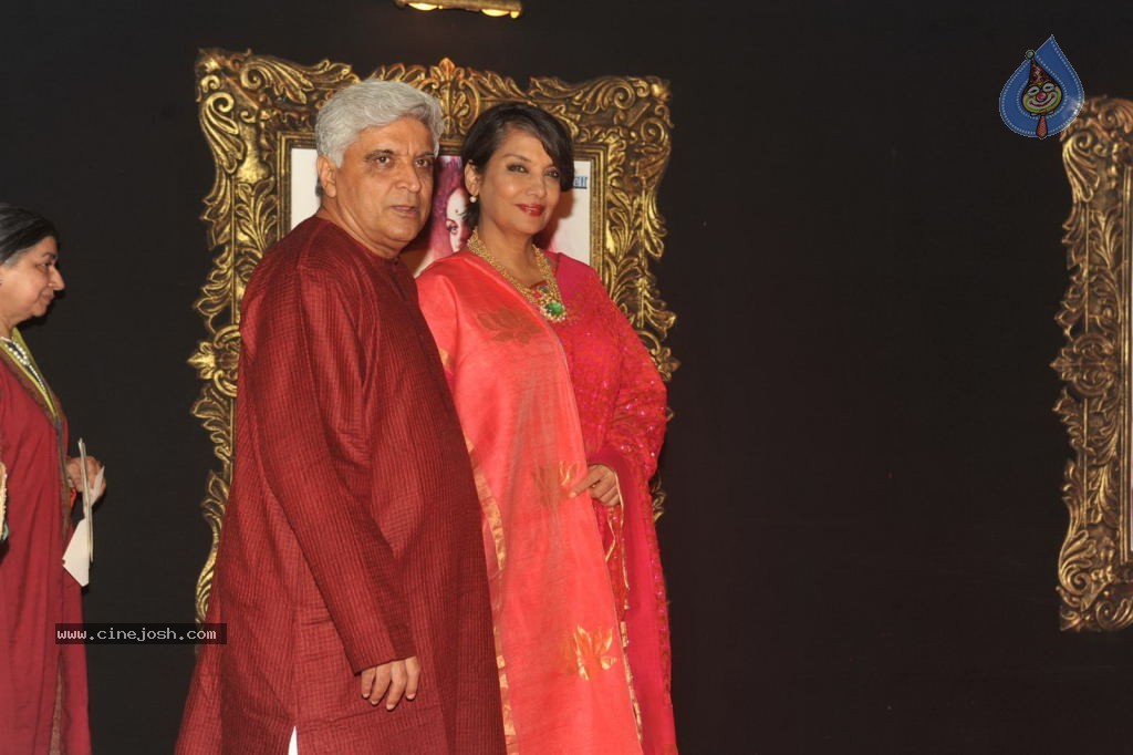Bolly Celebs at JAB TAK HAI JAAN Premiere - 162 / 190 photos