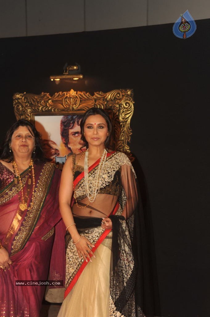 Bolly Celebs at JAB TAK HAI JAAN Premiere - 170 / 190 photos