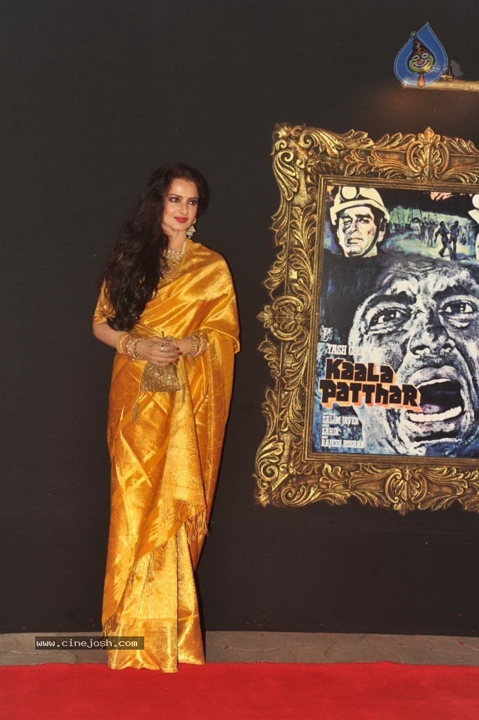 Bolly Celebs at JAB TAK HAI JAAN Premiere - 180 / 190 photos