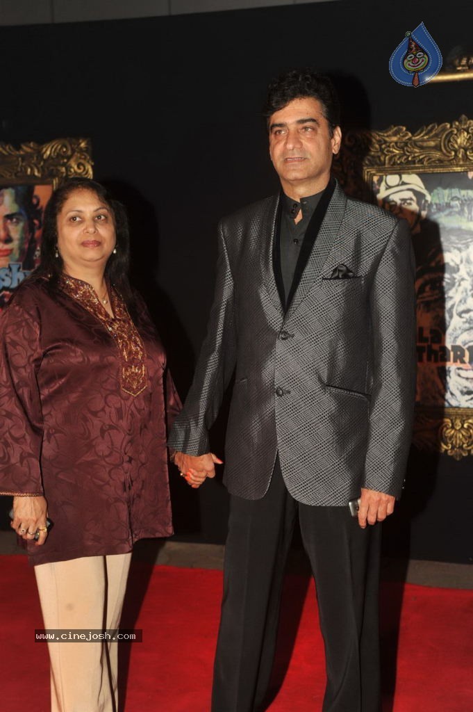 Bolly Celebs at JAB TAK HAI JAAN Premiere - 185 / 190 photos