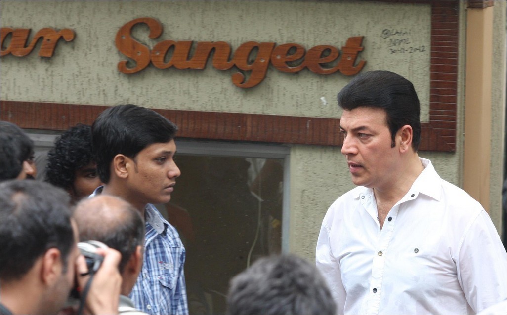 Bolly Celebs at Jiah Khan Funeral - 3 / 29 photos