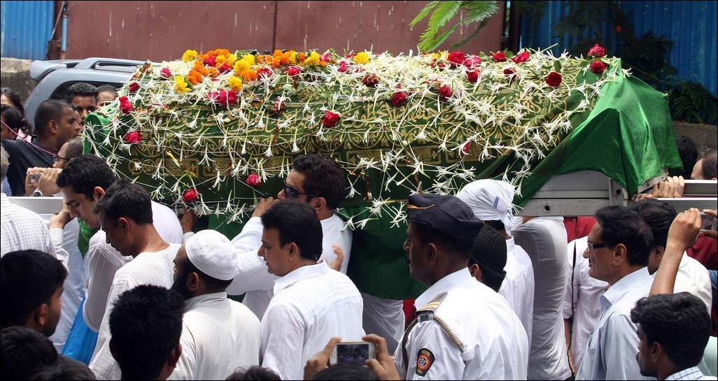 Bolly Celebs at Jiah Khan Funeral - 5 / 29 photos