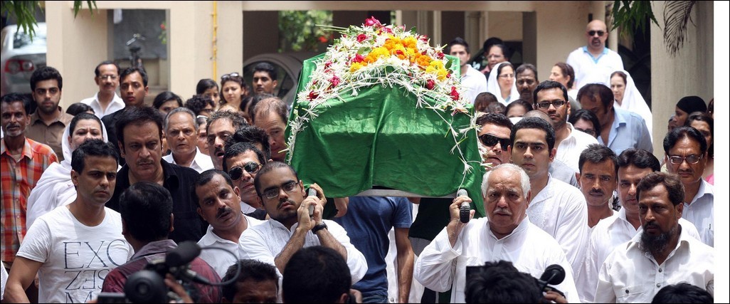 Bolly Celebs at Jiah Khan Funeral - 6 / 29 photos