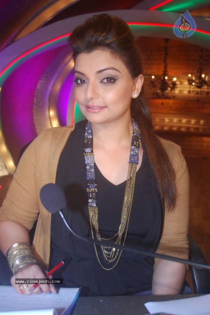 Bolly Celebs at Just Dance Sets - 25 / 27 photos
