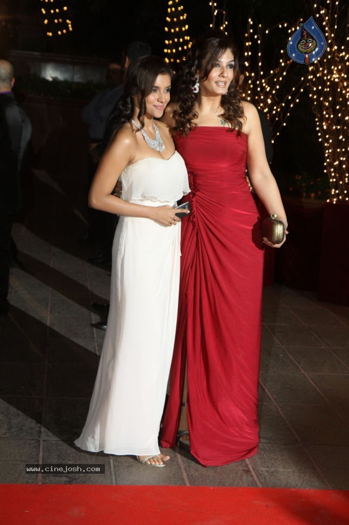 Bolly Celebs at Karan Johar Bday Party - 83 / 143 photos