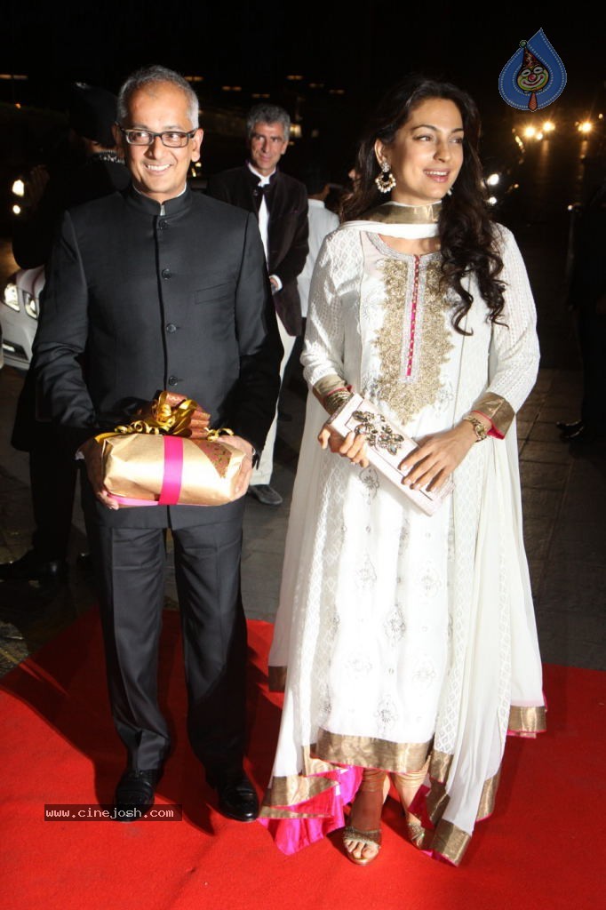 Bolly Celebs at Karan Johar Bday Party - 103 / 143 photos