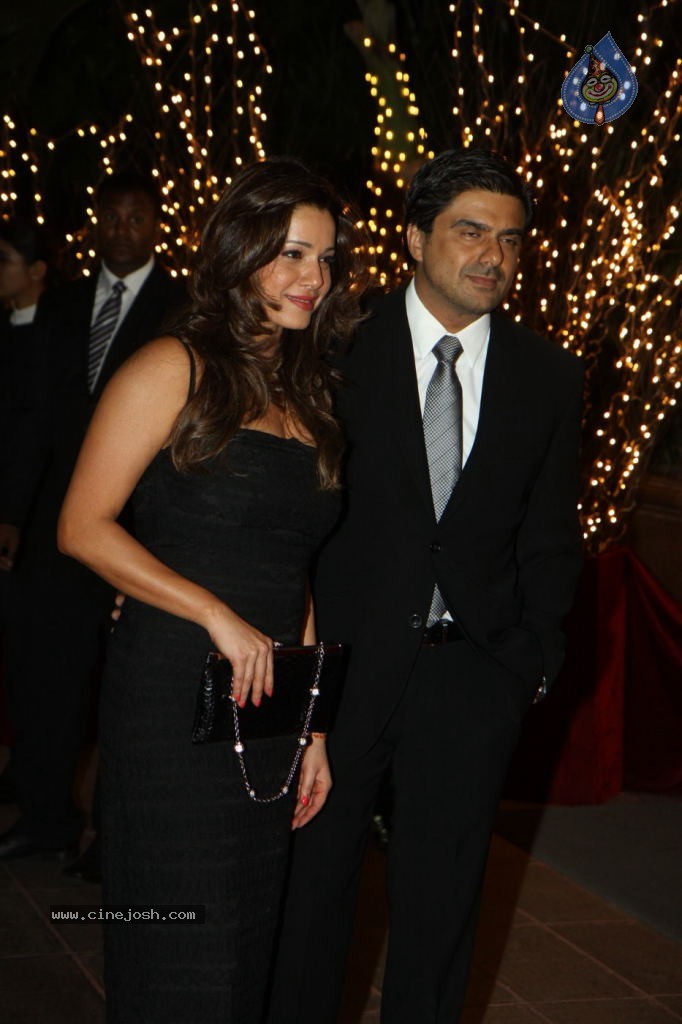 Bolly Celebs at Karan Johar Bday Party - 123 / 143 photos