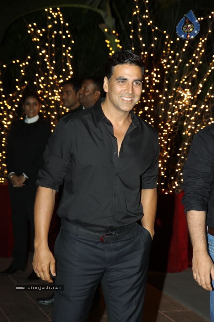 Bolly Celebs at Karan Johar Bday Party - 141 / 143 photos