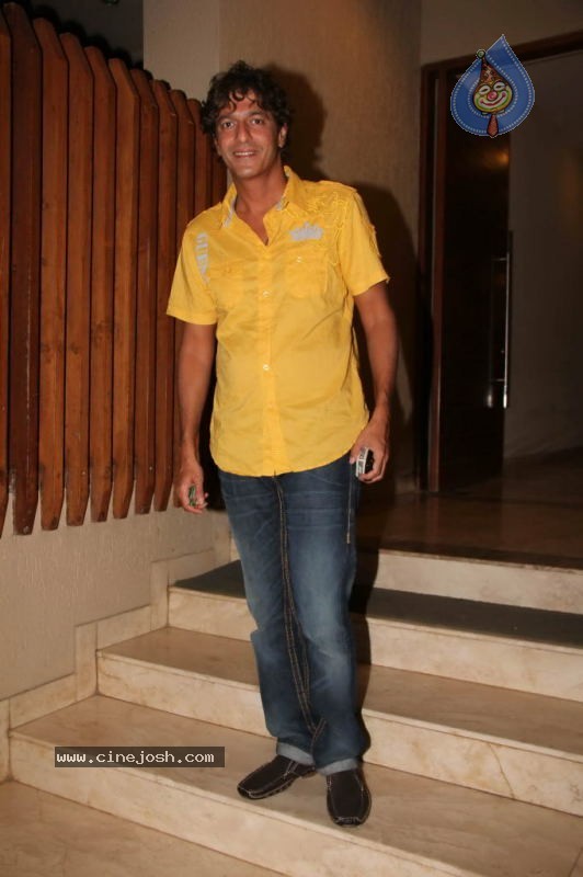 Bolly Celebs at Karva Chauth Party - 23 / 35 photos