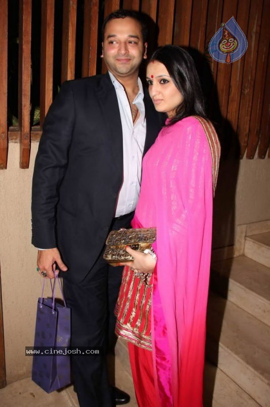 Bolly Celebs at Karva Chauth Party - 31 / 35 photos