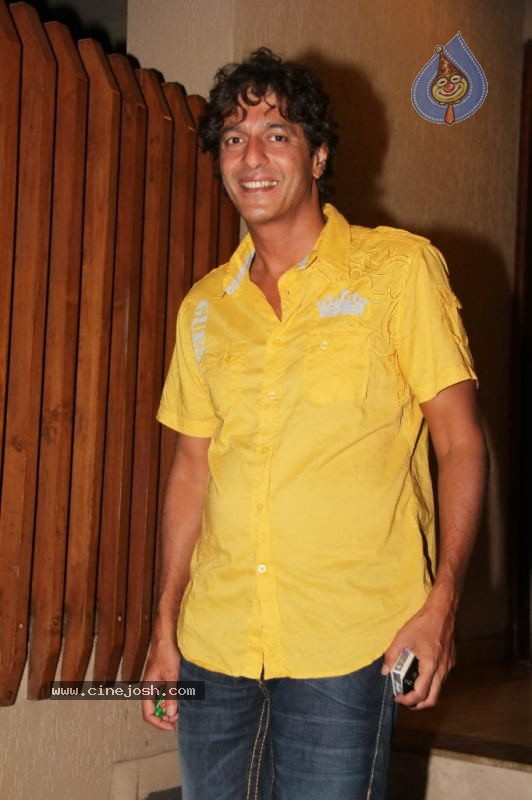 Bolly Celebs at Karva Chauth Party - 32 / 35 photos