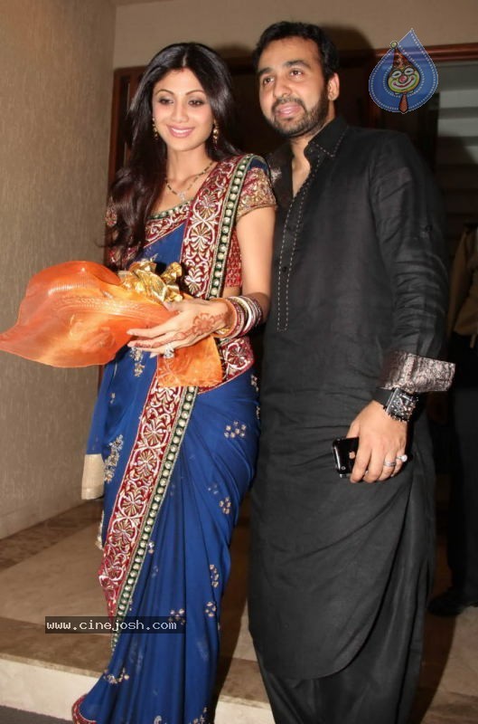 Bolly Celebs at Karva Chauth Party - 35 / 35 photos