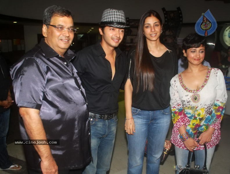 Bolly Celebs at Kashmakash Movie Special Show - 21 / 48 photos