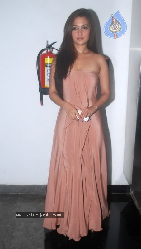 Bolly Celebs at Kashmakash Movie Special Show - 27 / 48 photos