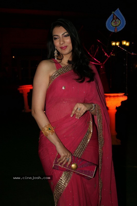 Bolly Celebs at Kelvinator GR8 Women Awards 2010 - 7 / 67 photos