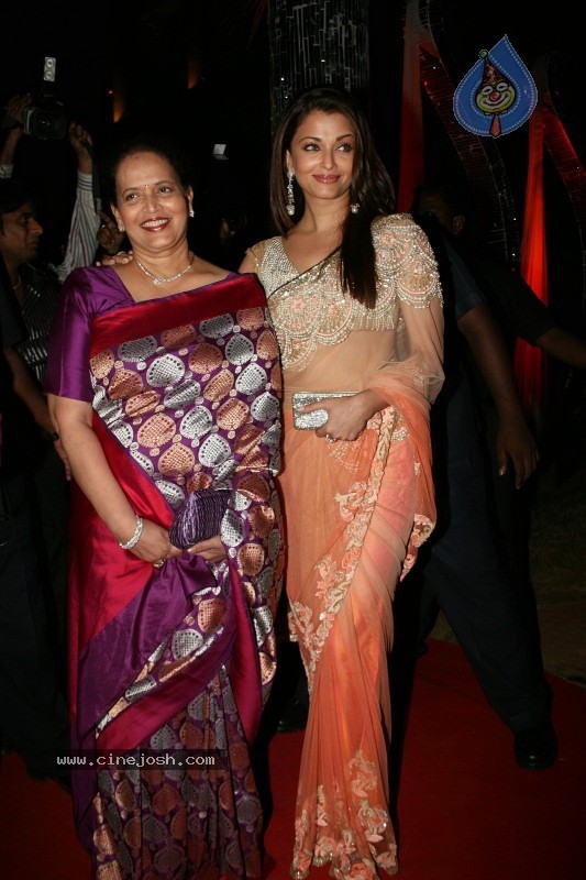 Bolly Celebs at Kelvinator GR8 Women Awards 2010 - 66 / 67 photos