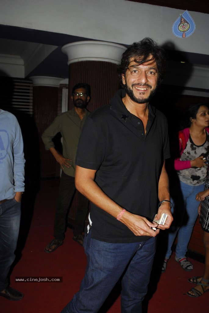 Bolly Celebs at Kill Dil Special Show - 10 / 34 photos