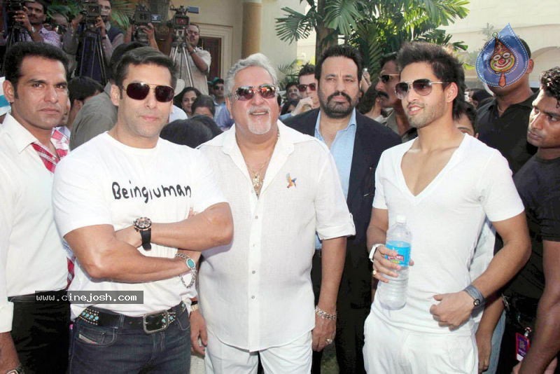 Bolly Celebs at Kingfisher Calendar 2011 Launch - 24 / 57 photos