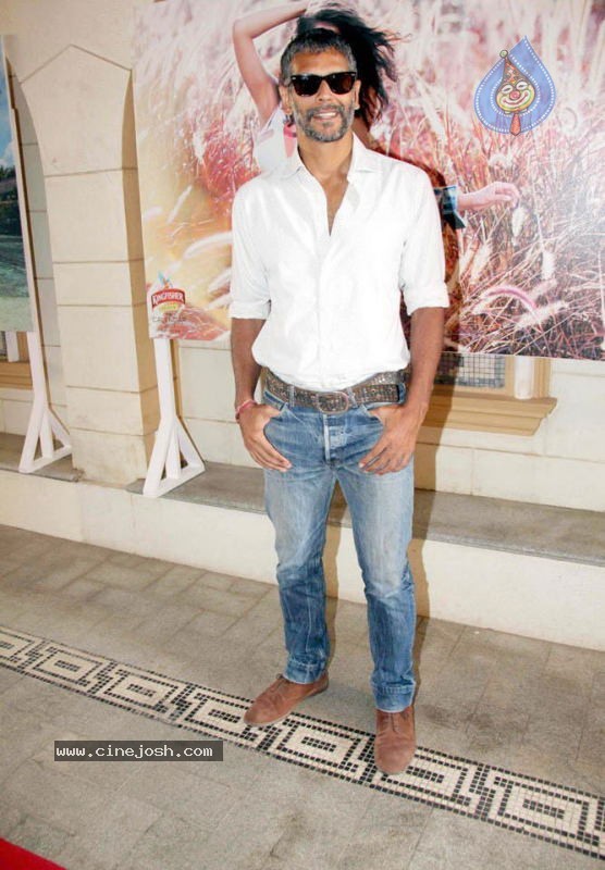Bolly Celebs at Kingfisher Calendar 2011 Launch - 31 / 57 photos